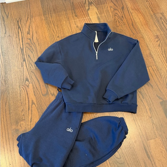 ALO Yoga Navy Blue Accolade Set sz Small Excellent Condition - Picture 1 of 2